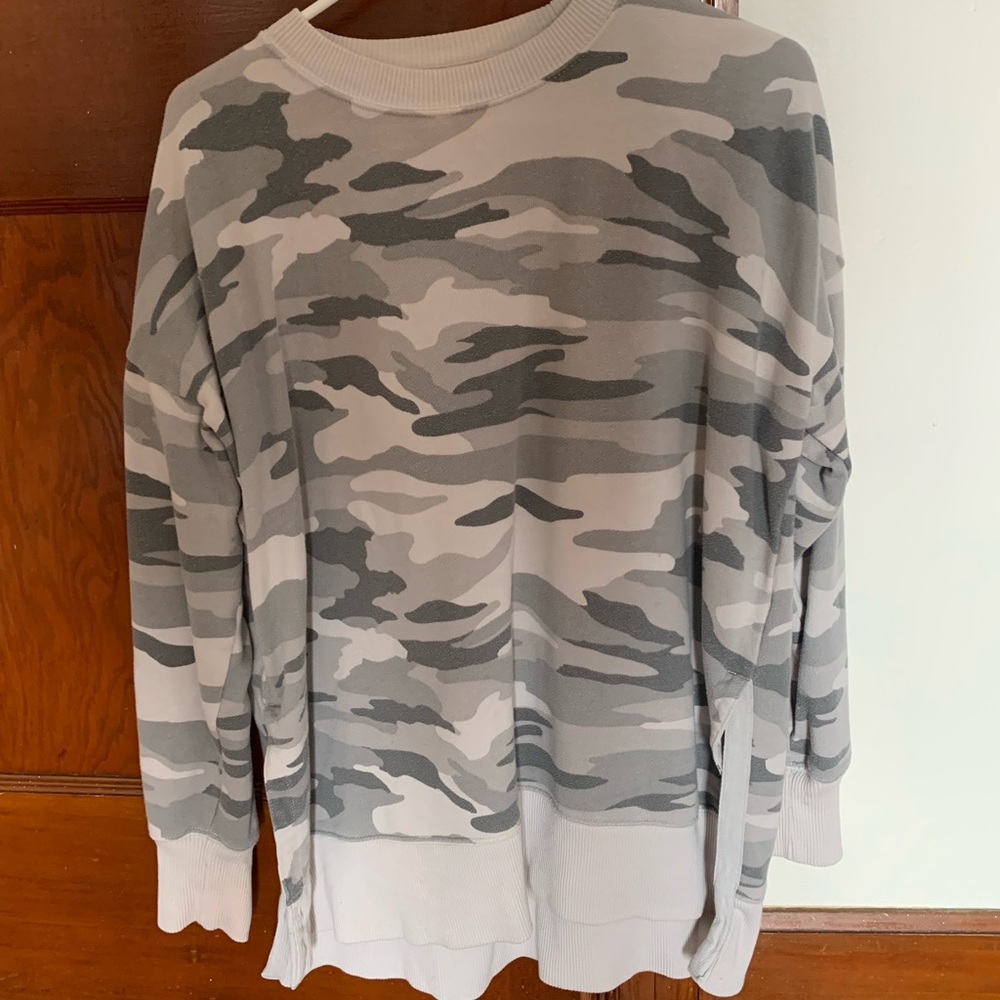 American eagle crew neck camo
